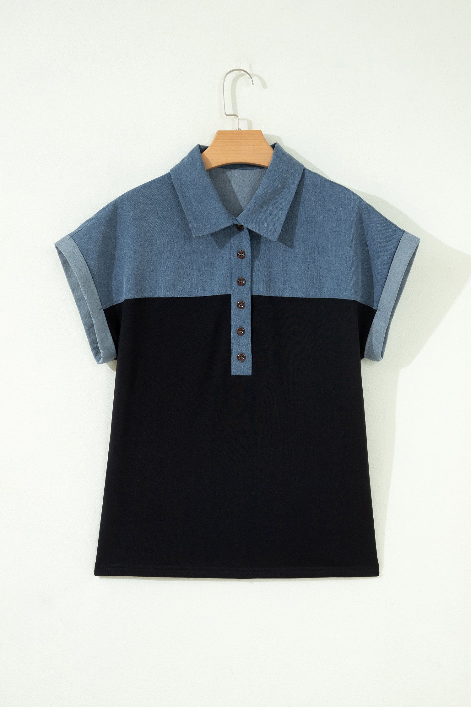 Haut color block, patchwork denim, manches courtes, col polo, boutons — noir