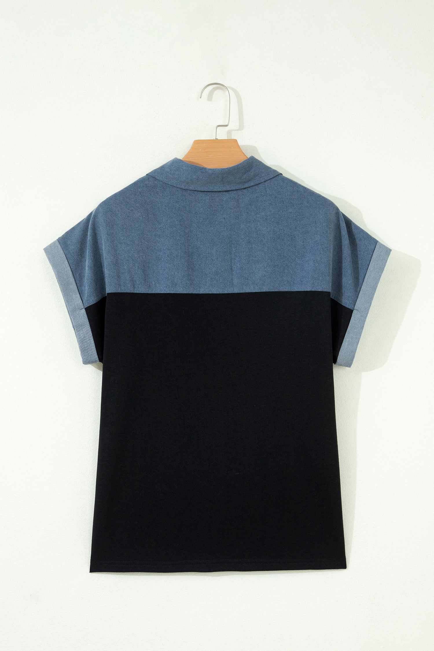 Haut color block, patchwork denim, manches courtes, col polo, boutons — noir