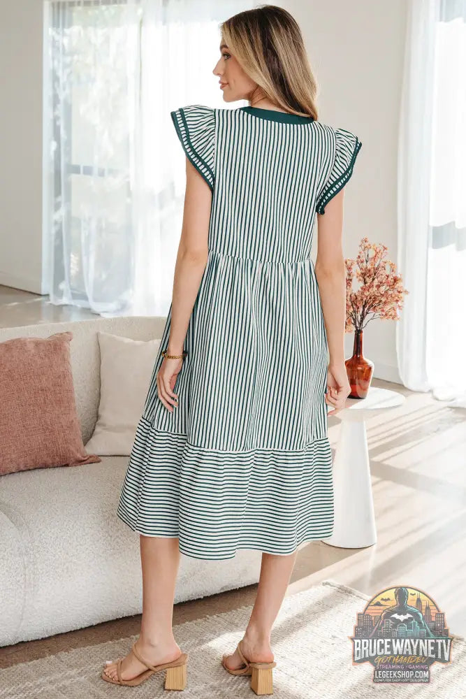 Robe midi à rayures doubles à volants et manches courtes avec bordure contrastée et col en V vert - Dresses/Midi Dresses