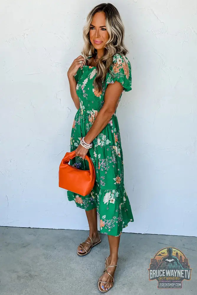 Robe midi smockée à plusieurs niveaux et imprimé floral vert - Dresses/Floral Dresses